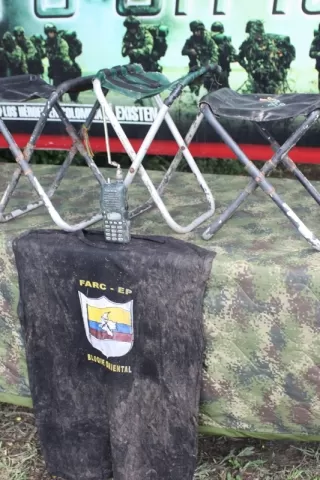 Elementos encontrados a guerrillero muerto en combate con el Ejército en la vereda Caño Cuarteles de Arauquita. Foto: Brigada 18. 